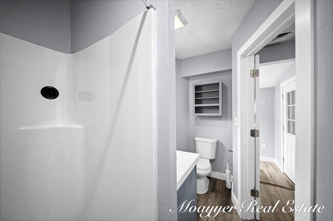 Building Photo - 921 4th St NW