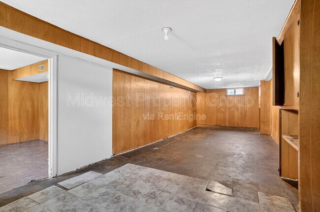 Building Photo - 10027 Lilac Ave