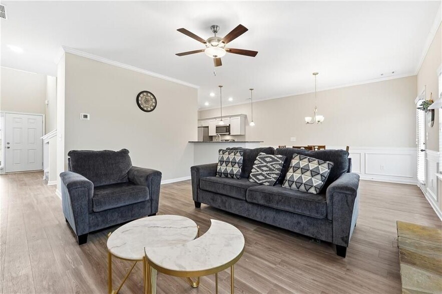 Building Photo - 334 Melody Ln