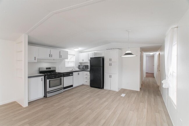 Building Photo - 9140 Sharyn Dr
