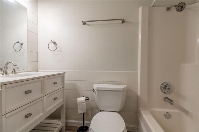 Building Photo - Three Bedroom One Bathroom For Rent