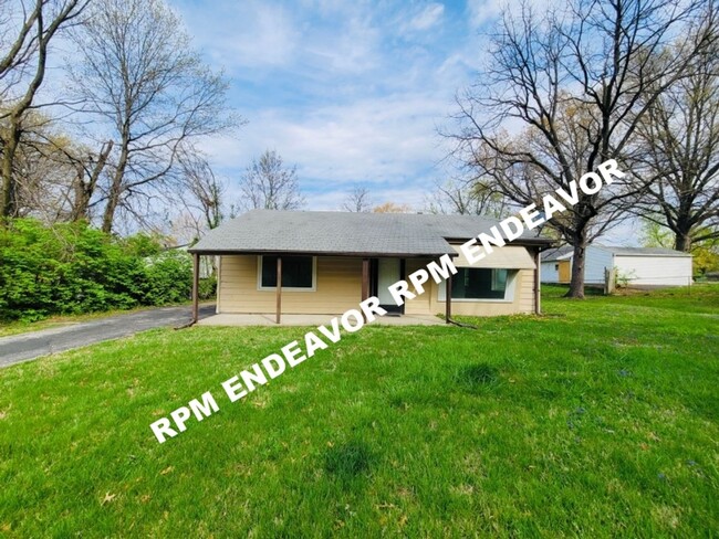 Building Photo - Move in Ready 2bed-1 bath Pet Friendly