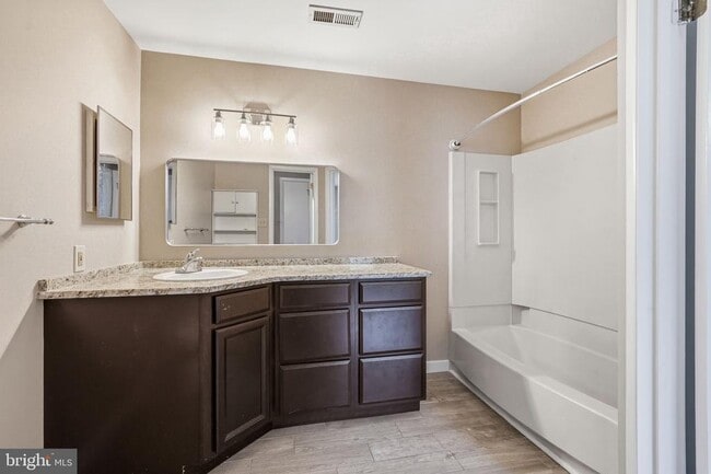 Building Photo - 4215C Aberdeen Dr