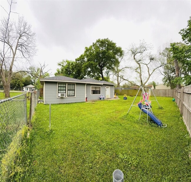 Building Photo - 508 Clear Lake Rd