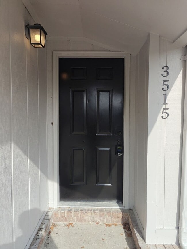 Building Photo - 3515 Biltmore Pl