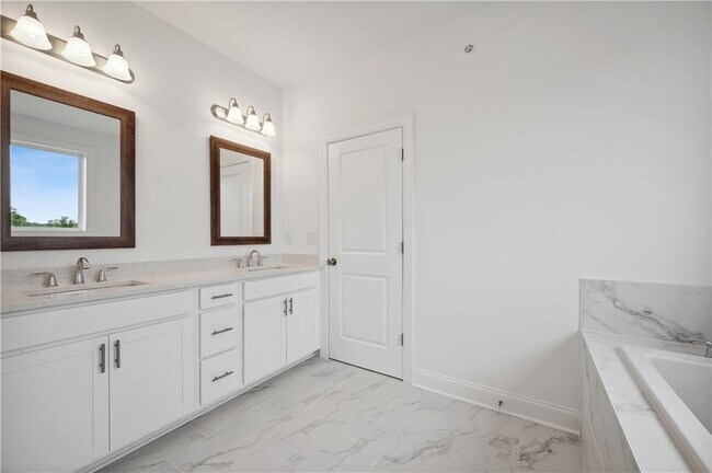 Building Photo - 124 Downing Dr
