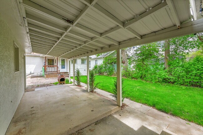 Building Photo - $2,300.00 - 2 Beds, 1 Bath, Single Family ...