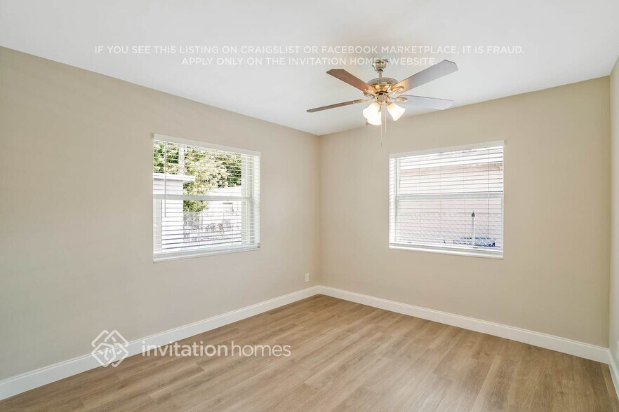 Building Photo - 117 NW 4th Ave