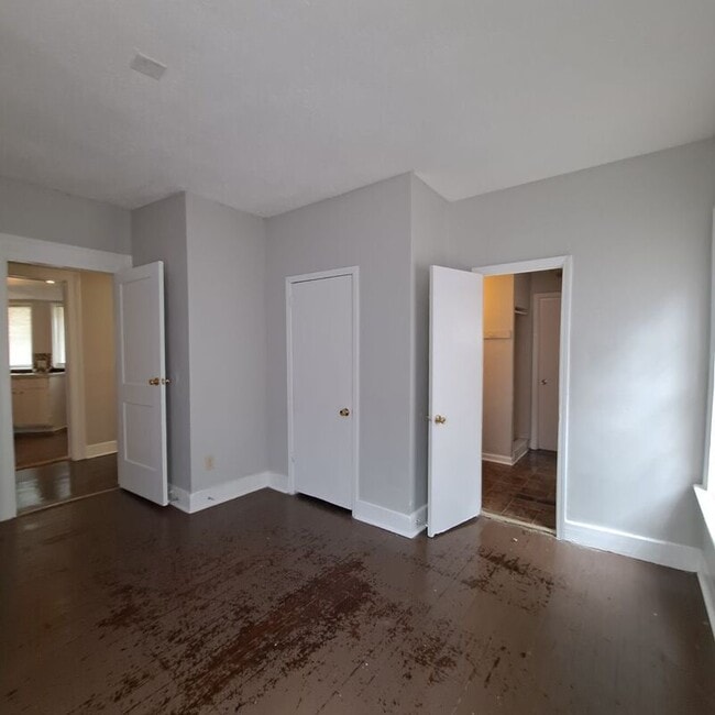 Building Photo - 3176 Lyndale Ave