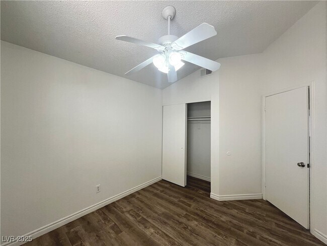 Building Photo - 1537 N Canyon Rose Way