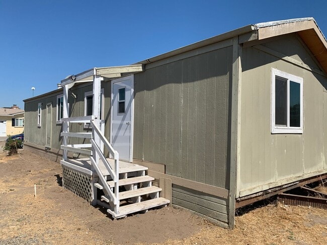 Building Photo - Comfy mobile home in Manteca