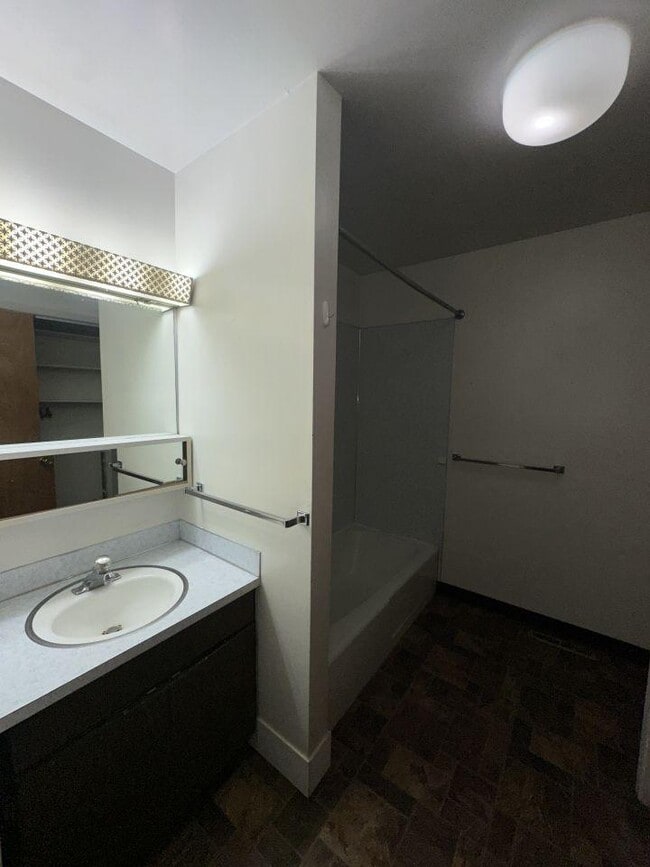 Building Photo - 2 bedroom in Billings MT 59102