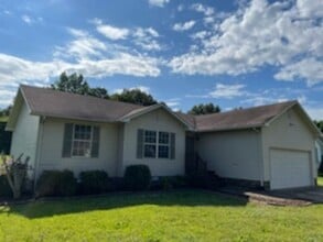 Building Photo - Charming 3 BD 2 BA Home!