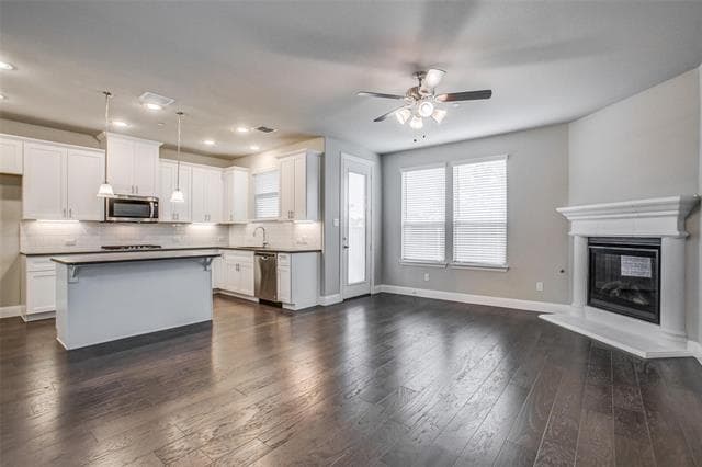 Building Photo - 704 Reeves Ln