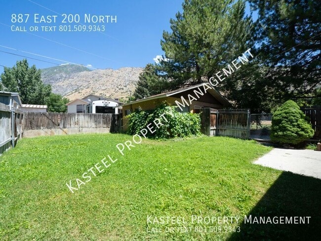 Building Photo - 887 E 200 N