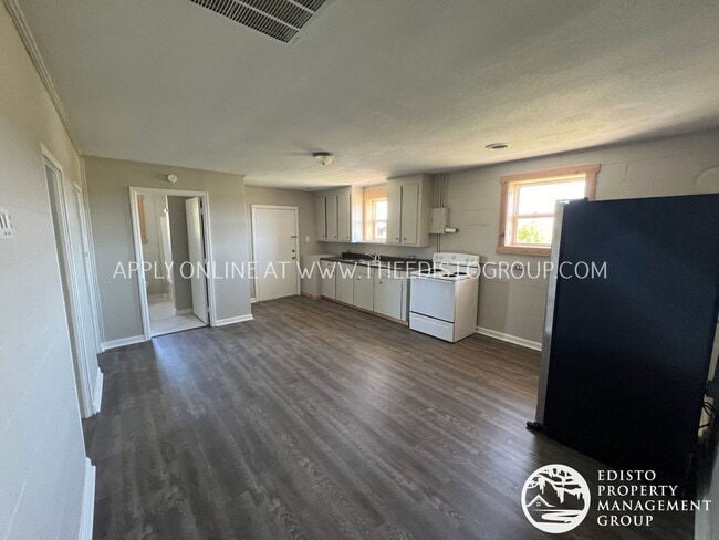 Building Photo - Charming Country Home in Bowman, SC