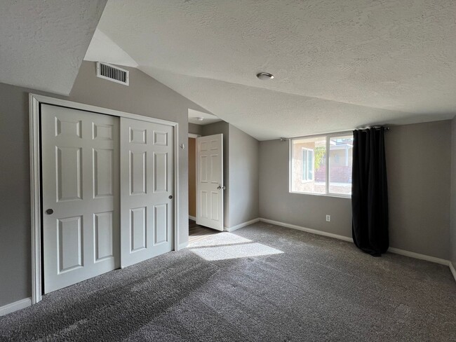 Building Photo - Beautifully remodeled 2 Bedroom 2 Bathroom...