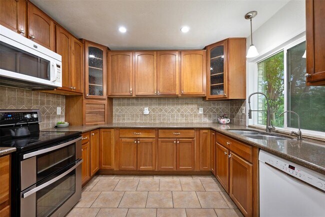 Building Photo - 250 Porter Ln