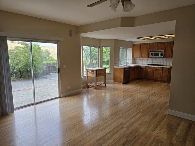 Building Photo - 3121 Sonoma Valley Dr