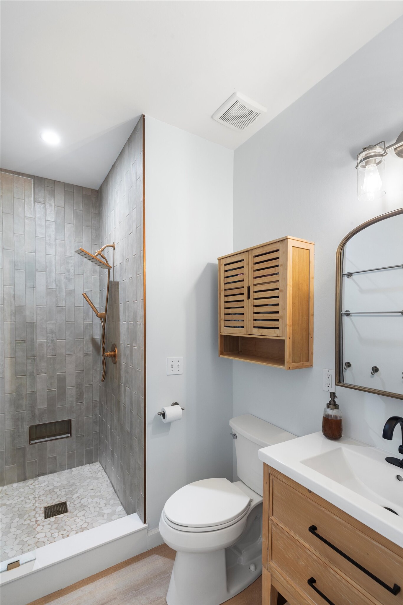 Building Photo - 634 Louisa St