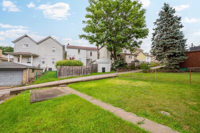 Building Photo - Beautiful 2 bedroom home in Pitcairn available August 15!