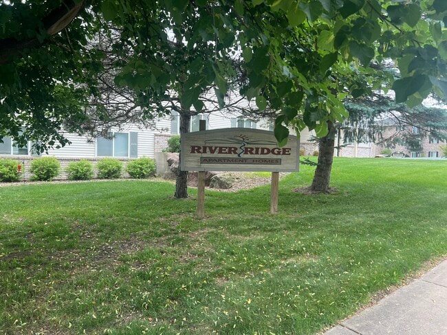 Building Photo - River Ridge Apartments