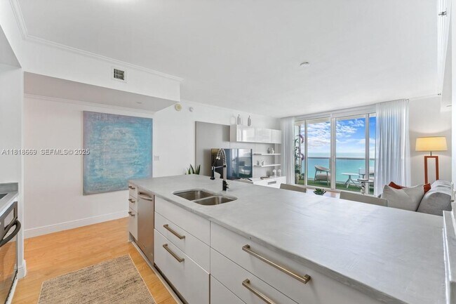 Building Photo - 1830 S Ocean Dr