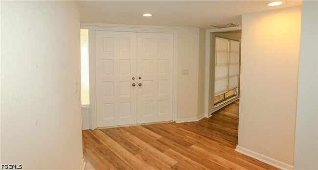 Building Photo - 5654 Eichen Cir