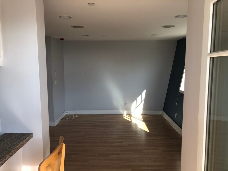 Living Area - 121 31st Pl