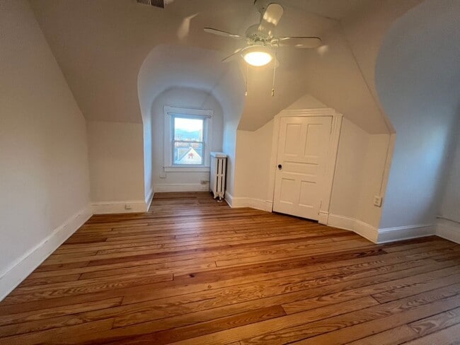 Building Photo - Brookland Grand 4917 sqft 8bd 3.5bth Home | Huge Front Porch | Large Back Yard