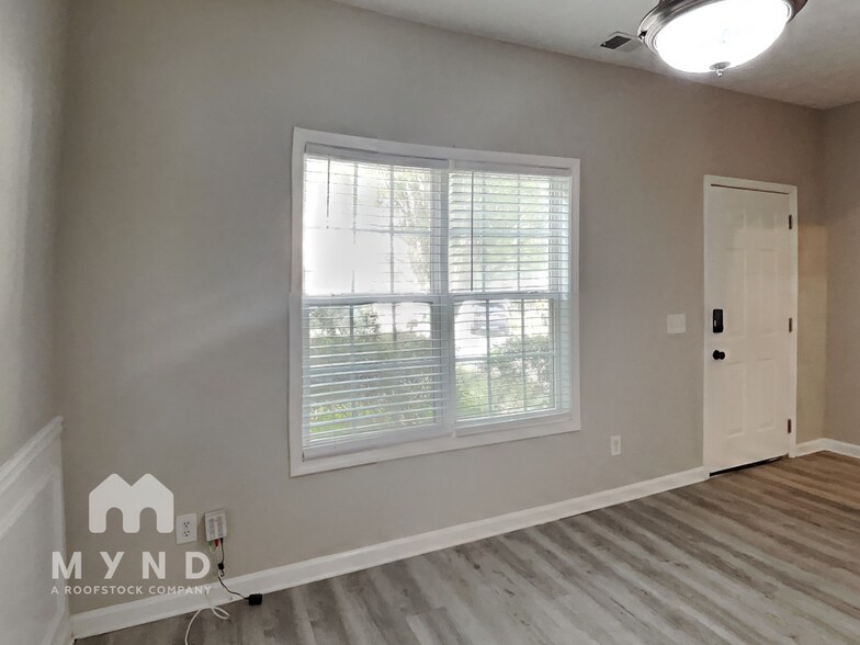 Building Photo - 857 Glynn Oaks Dr