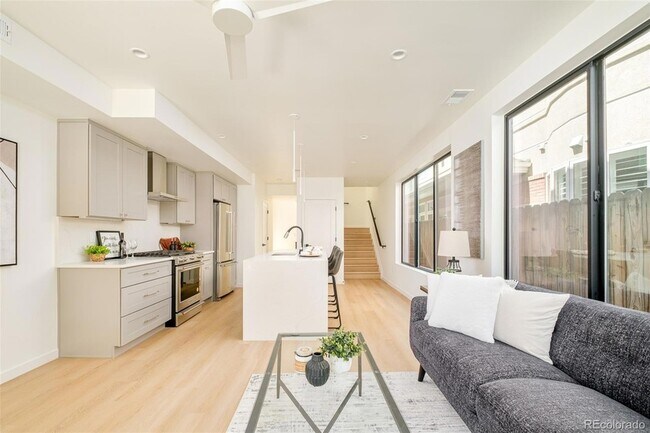 Building Photo - 267 S Jackson St