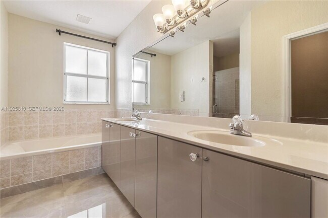 Building Photo - 8562 NW 108th Ave