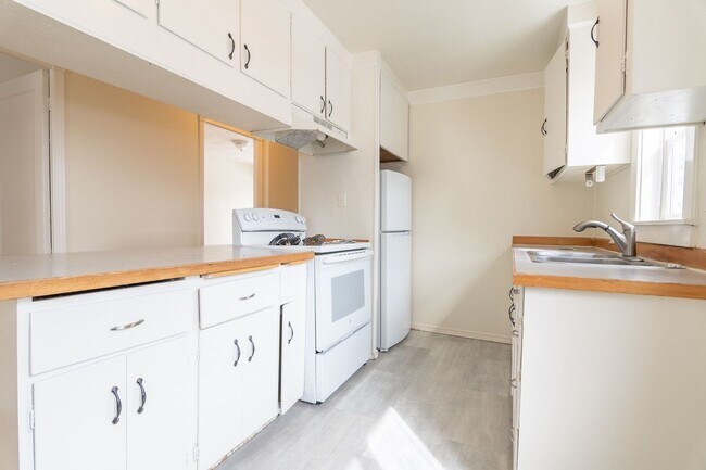 Building Photo - 3424 NE 79th Ave