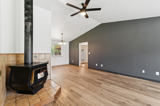 Building Photo - 5591 N Marlboro Ave