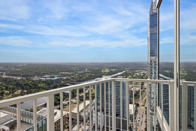 Building Photo - 360 Nueces St