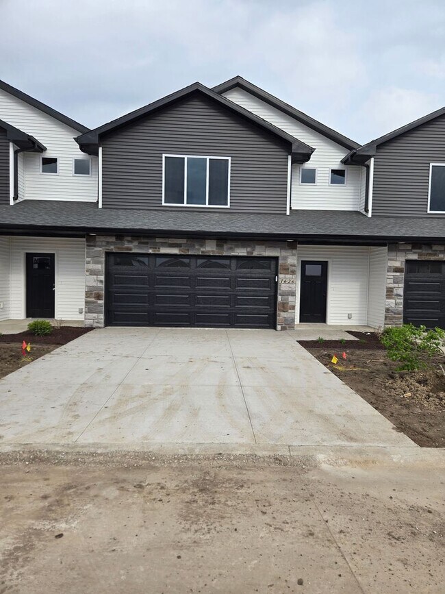 Building Photo - RaeMat LLC