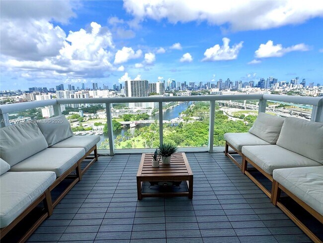 Building Photo - 1861 NW S River Dr