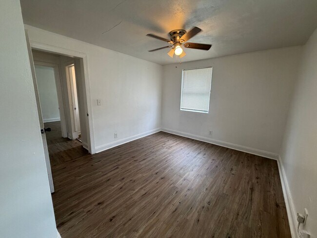 Building Photo - *VOUICHER FRIENDLY* Conveniently Located 2-Bedroom Apartment in Jacksonville's Brooklyn Neighborhood