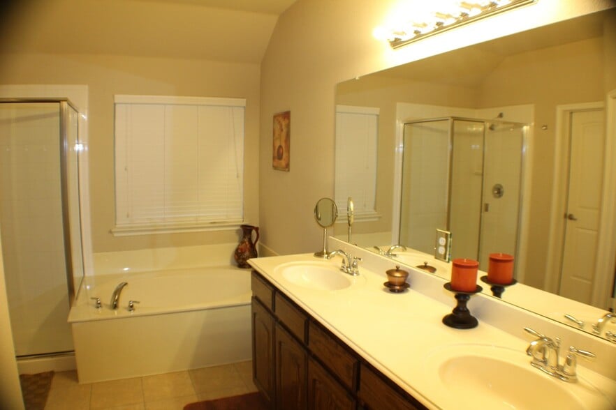 Building Photo - 1614 Westfield way