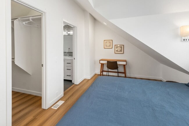 Building Photo - NEW Remodeled and furnished, 4 bed 3 bath available September 2026 to May 2027