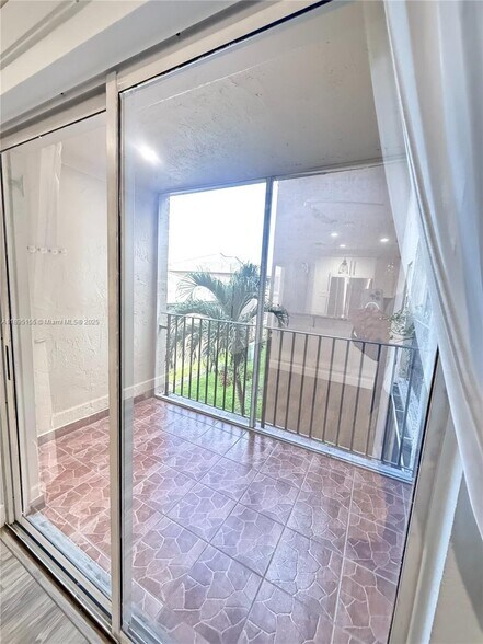 Building Photo - 8851 NW 119th St