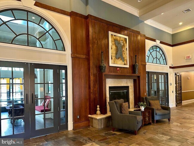 Building Photo - 2465 Army Navy Dr