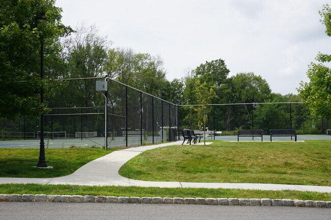 Building Photo - 127 Brentwood Cir