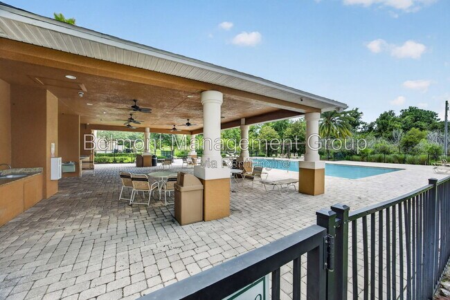 Building Photo - 10709 Savannah Landing Cir