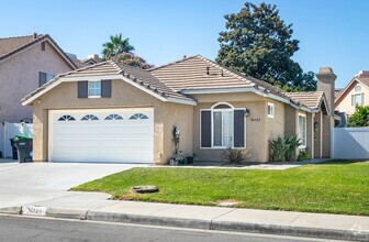 Building Photo - beautifully Updated Single Story Home