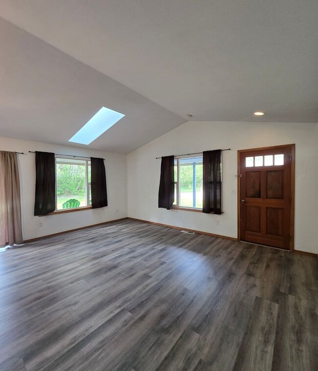 Building Photo - 3 Bed, 2 Bath Craftsman Style Home - Great Location in Port Townsend!