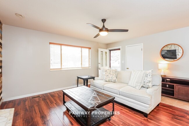 Building Photo - Well-Maintained 4 Bed / 2 Bath Single-Family Home with Separate Mother-In-Law Apartment – South S...