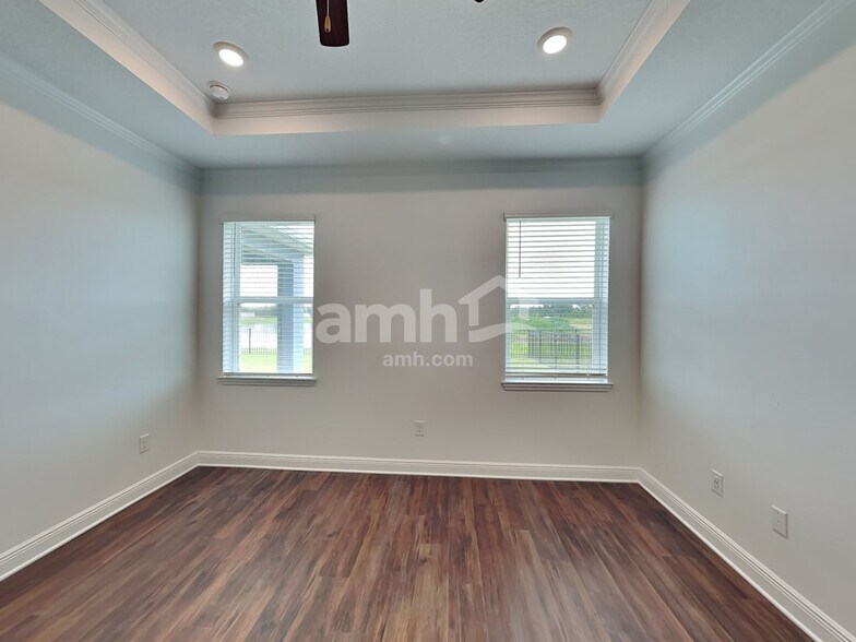 Building Photo - 14633 Cedar Ml Dr