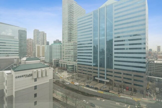 Building Photo - 45 River Dr S